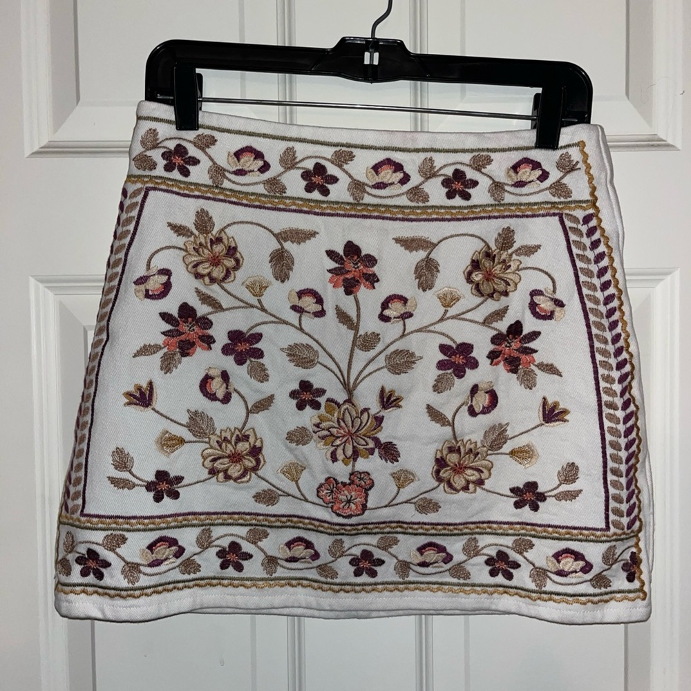 Mi Ami 100% cotton ivory embroidered with purple brown flowers skirt Sz medium